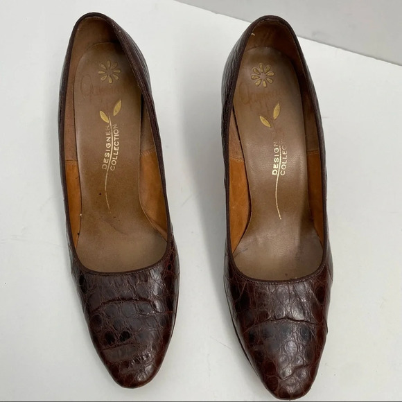 Vintage Designer Collection Brown Leather Short Heels - Picture 15 of 16